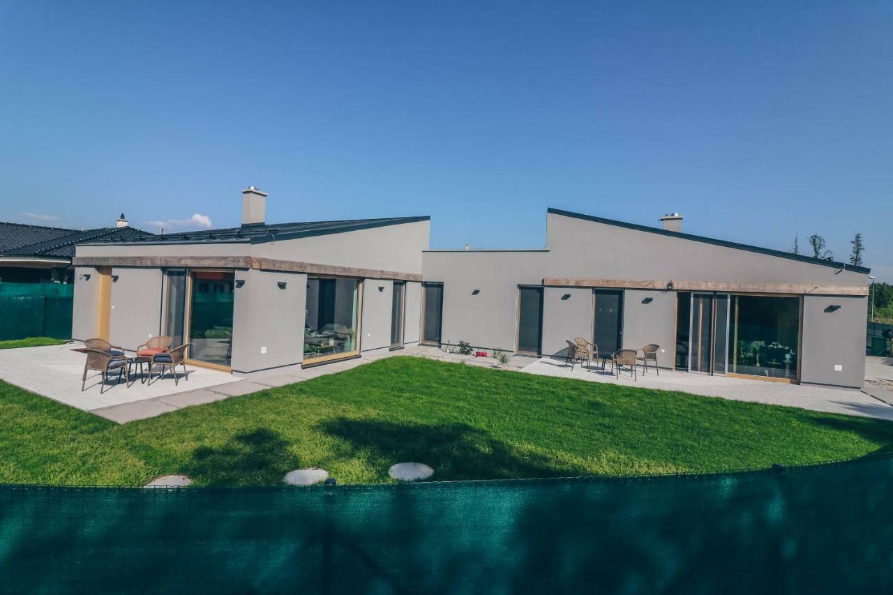 Stylish Apartments At Penati Golf Resort Sajdikove Humence Eksteriør billede